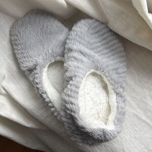 Amazon Essentials Gray Fuzzy Slippers